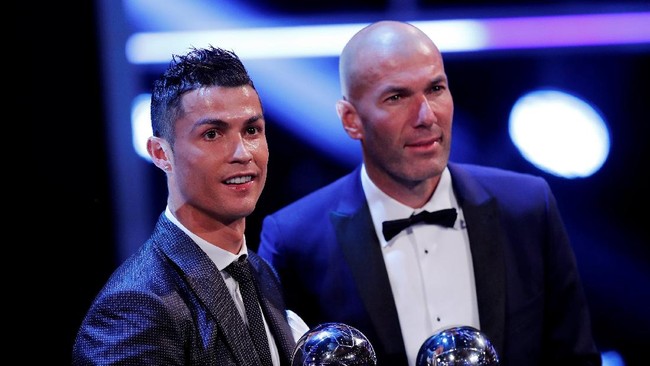 Bintang asal Portugal, Cristiano Ronaldo, disebut-sebut media Spanyol mulai meragukan strategi Zinedine Zidane menangani Real Madrid.