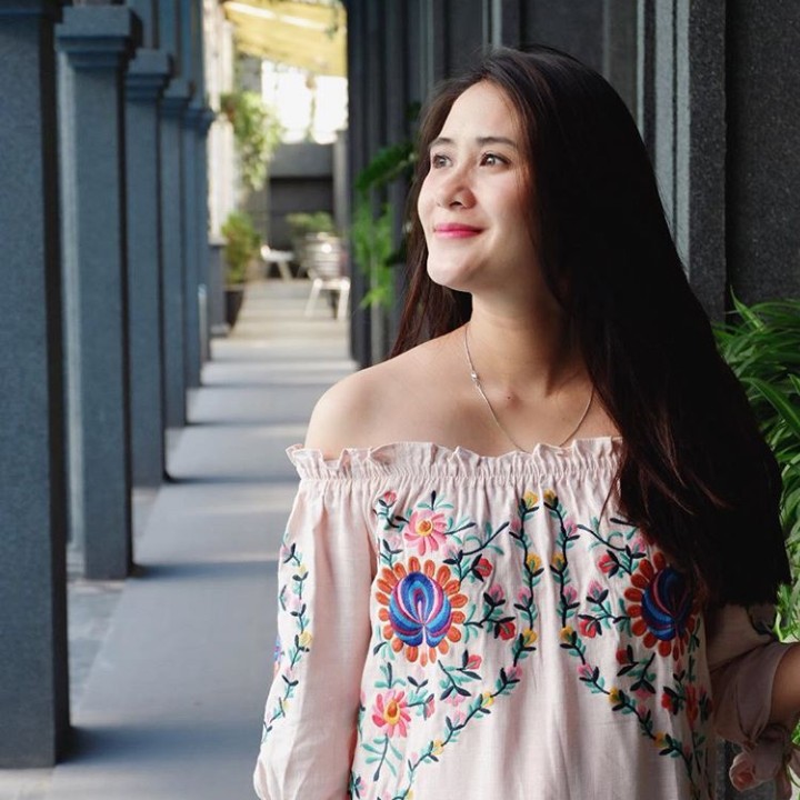 <p>Kehamilan aktris Ryana Dea sudah semakin besar nih. Sudah 34 minggu, lho. (Foto: Instagram @ryana_dea)  </p>