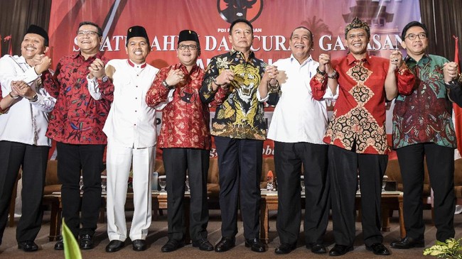 Tiga nama bakal calon gubernur dan wakil gubernur PDIP di Pilkada Jabar 2018 adalah Dedi Mulyadi, Anton Charliyan dan Iwa Karniwa.