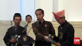 Jokowi Bagikan Hak Kelola Hutan ke 9 Masyarakat Adat