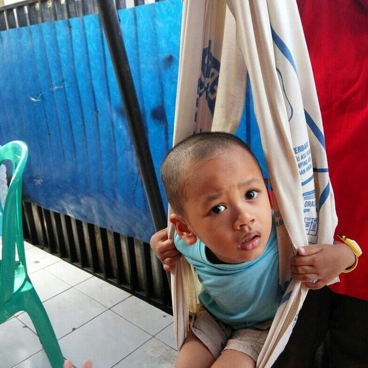 <p>'Kamu kenapa, Nak? Kok bingung begitu? He-he-he. (Foto: Instagram/ @vittachi)</p>