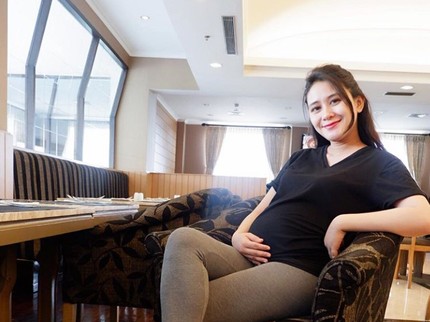 Meski Makin Chubby, Ryana Dea Makin Mempesona Saat Hamil