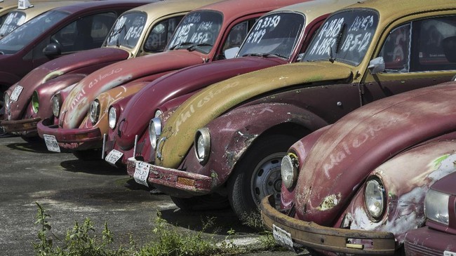 Volkswagen AG bakal menanamkan investasi sekitar Rp719 trilun untuk proyek kendaraan berteknologi modern dan mulai mengurangi produksi mobil bensin dan diesel.
