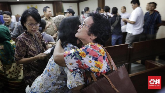 Majelis Hakim mengabulkan gugatan perwakilan kelompok warga Bukit Duri terhadap Pemprov DKI Jakarta dan sejumlah pihak tergugat yang melakukan penggusuran.