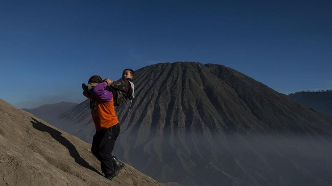 Gunung Bromo bakal ditutup mulai Sabtu (17/3), dari pintu masuk Desa Ngadas, Desa Wonokitri, dan Blok Jemplang.