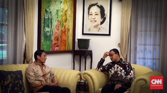 Kisruh perlu tidaknya DPRD DKI menggelar Paripurna Istimewa untuk Anies-Sandi dinilai pengamat tak lepas dari manuver politik PDIP dan isu reklamasi.