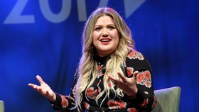 Katy Perry 'Jiper' Lihat Kelly Clarkson Cover Wide Awake
