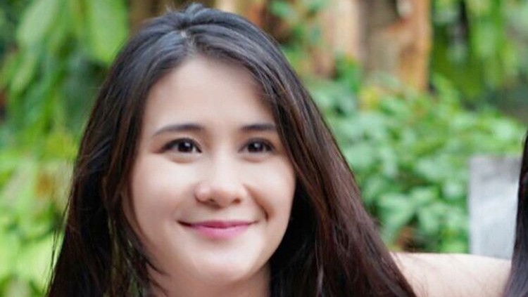 Jadi ibu itu kadang harus tebal kuping menghadapi bombardir nyinyiran.