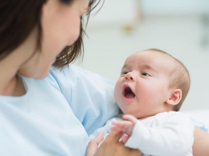 Manfaat Membacakan Cerita dengan Nyaring untuk Bayi