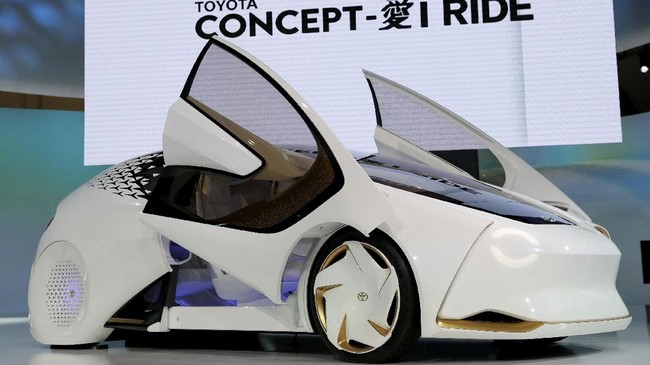 Toyota terpaksa menghentikan uji coba mobil otonom pasca insiden yang melibatkan mobil tanpa awak Uber di Amerika Serikat.