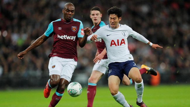 West Ham menahan imbang tuan rumah Tottenham Hotspur 1-1. West Ham unggul lebih dulu lewat gol Obiang sebelum Tottenham membalas lewat gol Son.