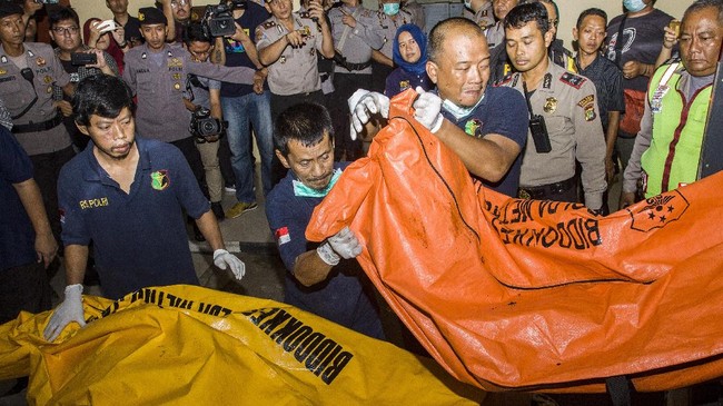 Dua orang korban luka yang sempat dirawat di rumah sakit dikabarkan meninggal. Saat ini tercatat masih ada 12 orang korban dirawat di rumah sakit.