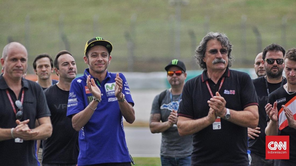 FOTO: Valentino Rossi dan Marc Marquez Mengenang Simoncelli