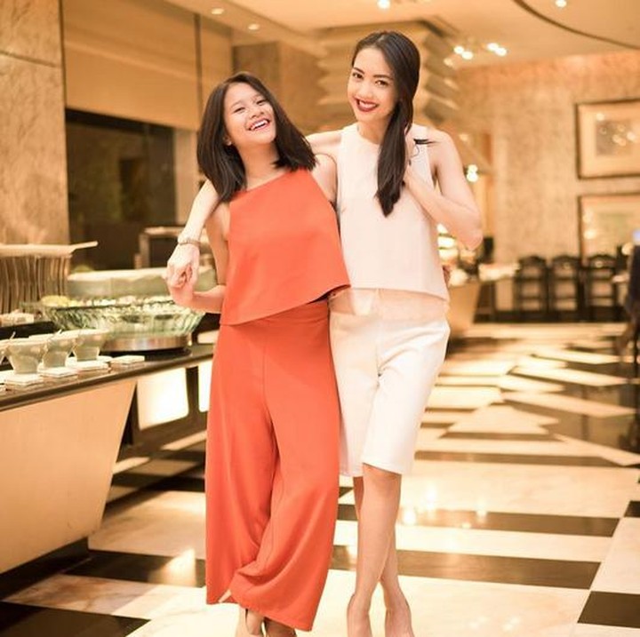 <p>Ririn Dwi Ariyanti bersama Adira. Hmm, kayak kakak adik ya, Bun? (Foto: Instagram/@adirakania)  </p>