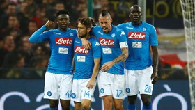Kalahkan Genoa, Napoli Geser Inter Milan dari Puncak Klasemen
