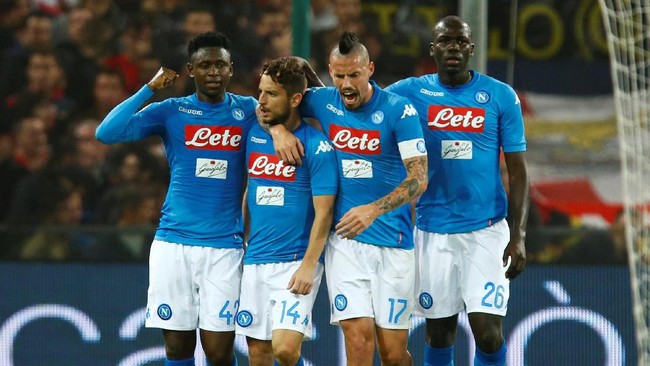 Napoli mengalahkan Genoa 3-2 di pekan kesepuluh Serie A Liga Italia. Tambahan tiga poin mengantarkan Napoli ke puncak klasemen menggeser Inter Milan.