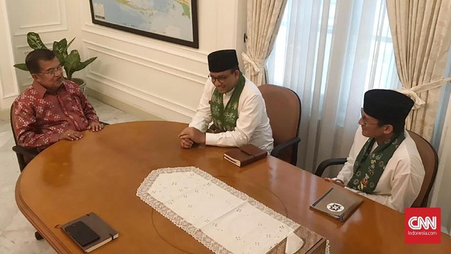 Wakil Presiden Jusuf Kalla membantah dimintai restu oleh Sandiaga Uno soal peluang Anies Baswedan mendampingi Prabowo Subianto.