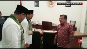 VIDEO: Jusuf Kalla Cek Sepatu Anies-Sandi