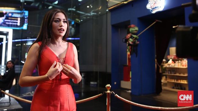 Jessica Iskandar curhat kesulitan bayar KPR hingga harus jual rumah yang lain. Raffi Ahmad bersedia bantu dengan bayar satu bulan cicilan itu.
