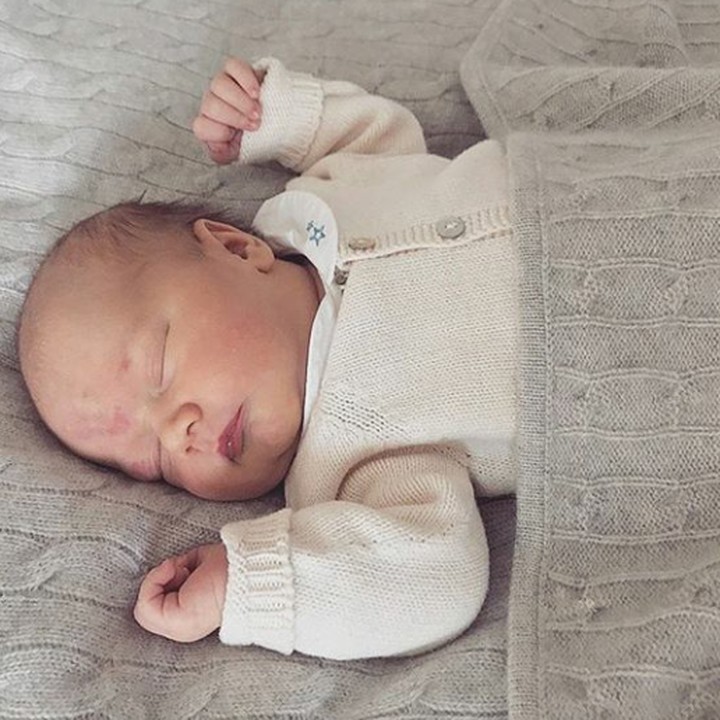 <p>Prince Gabriel Carl Walther, Duke of Dalarna. Ganteng ya, Bun! (Foto: Instagram @kungahusetavsverige)</p>