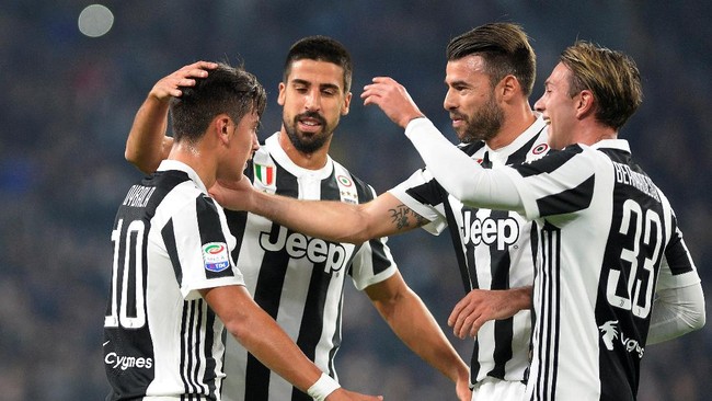 Selain Napoli yang meraih kemenangan pada laga yang berlangsung Kamis (26/10) dini hari waktu Indonesia, Juventus dan Lazio juga sukses mengemas tiga poin.