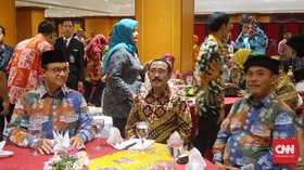 Paripurna Istimewa Buntu, Anies dan Prasetio Duduk Satu Meja