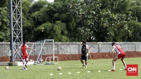Melongok Lebih Dekat Kesibukan Pemain di Mes Persija