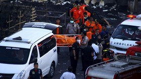 Polisi Cari 10 Karyawan Pabrik Kembang Api yang Terbakar
