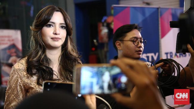 Nia Ramadhani aktif membintangi sinetron sebelum menikah dengan pengusaha Anindra Ardiansyah Bakrie pada 2010 lalu.