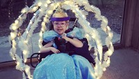 Cerita Gadis Cilik dengan Kursi Roda yang Jadi Cinderella Sehari