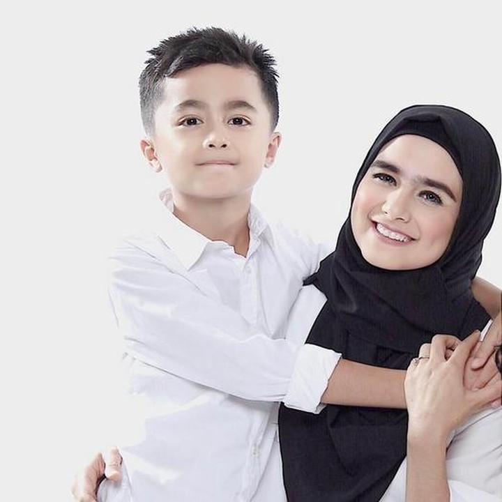 <p>Ademnya lihat foto kakak bintang bersama Bunda Sonya. (Foto: Instagram/ @sonyafatmala)</p>