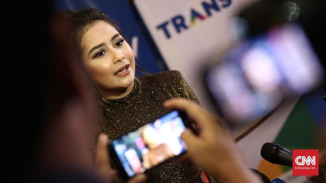 Aktris Prilly Latuconsina berhasil menurunkan berat badannya hingga 12 kilogram (kg). Intip beberapa makanan yang biasa dikonsumsinya sehari-hari.