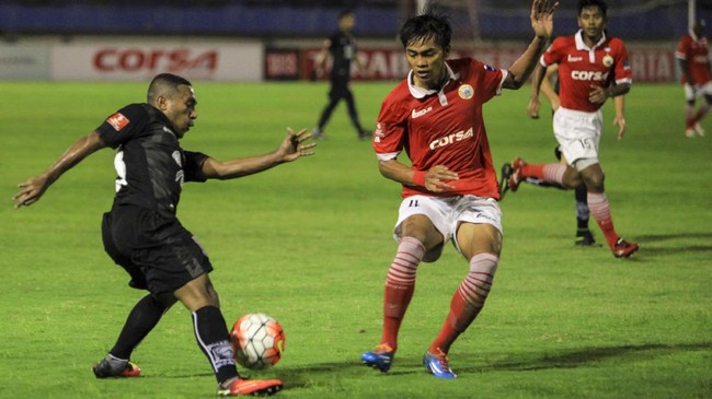 Pelatih Persija, Stefano ‘Teco’ Cugurra, memuji sekaligus mewaspadai kecepatan lari sayap kiri Borneo FC Terens Puhiri.