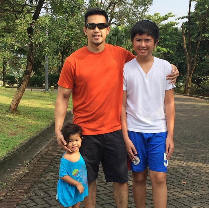<p>Ayah Aufar sama Sean, gantengan mana ya? Hi-hi-hi. (Foto: Instagram/ @aufar.hutapea)</p>