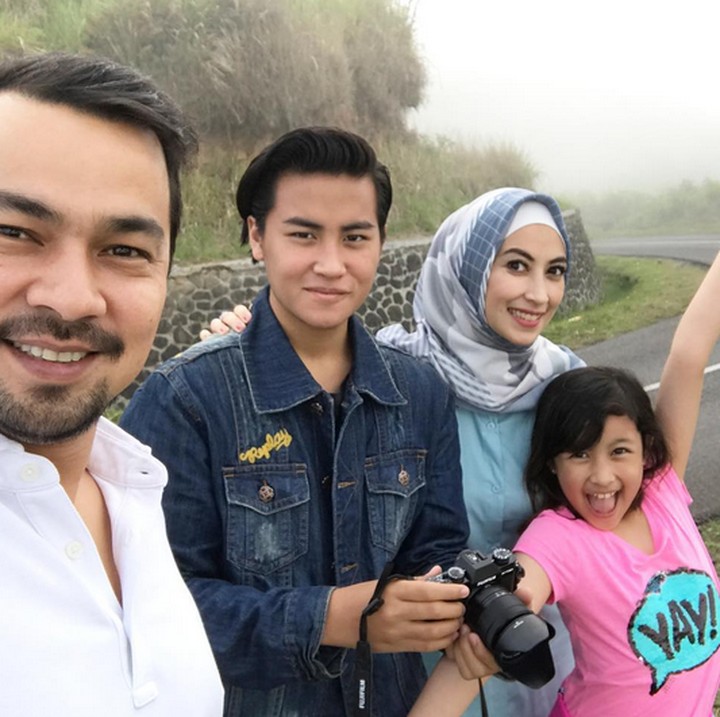 <p>Dekat banget ya Ayah Sultan Djorghi dan Raffi. (Foto: Instagram/ @djorghisultan)</p>