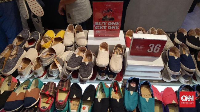 Rabat adalah istilah yang biasanya dijumpai saat pelanggan membeli produk dalam jumlah besar. Simak pengertian apa itu rabat.