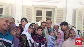 Cerita dari Bukit Duri, Si Puing dan Selendang untuk Anies