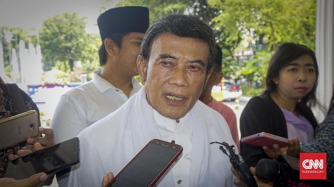 Rhoma Irama menyambangi Balai Kota. Ia mengaku akan bersilaturahmi dengan Gubernur dan Wakil Gubernur DKI Jakarta dan menjadi imam salat Jumat.