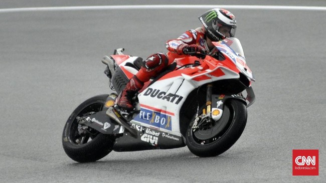 Bertepatan dengan musim pertamanya membela tim Ducati, Lorenzo harus puas finis di peringkat ketujuh, terpaut 161 poin dari sang juara dunia Marc Marquez.