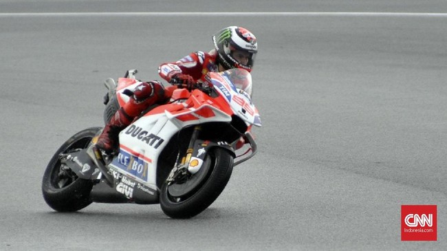 Jorge Lorenzo memiliki pelatih dan penasihat baru musim depan setelah menunjuk mantan pebalap yang kariernya tidak mengilap, Alex Debon.