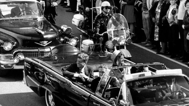 Dokumen rahasia yang dilansir AS mengungkap bahwa sekitar 25 menit sebelum pembunuhan John F Kennedy, kantor media Inggris menerima telepon misterius.