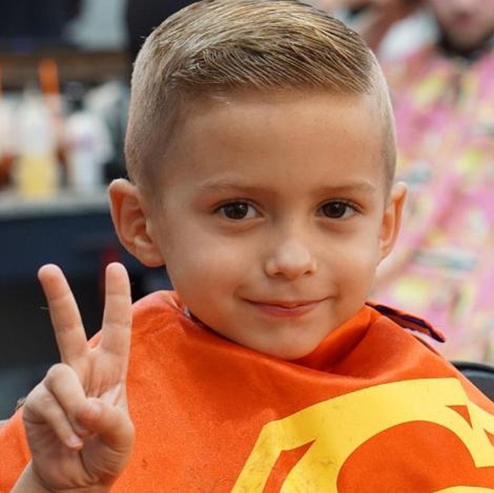 <p>Tadaa! Jadi makin ganteng deh kalau rambutnya sudah dipotong. (Foto: Instagram/cutandblendbarbershop)</p>