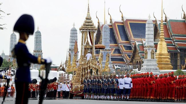 Isu politik internal Thailand dan kemacetan parah di Bangkok tak memudarkan semangat para wisatawan untuk berkunjung ke ibu kota Negara Gajah Putih itu.