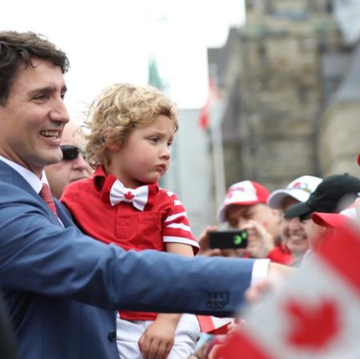 <p>Lho, kok cemberut, Nak. Hi-hi-hi. (Foto: Instagram/justinpjtrudeau)</p>