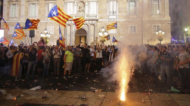 Kedutaan Besar Republik Indonesia di Madrid mengimbau WNI di Spanyol atau yang akan berkunjung ke Spanyol untuk waspada terkait deklarasi kemerdekaan Catalonia.