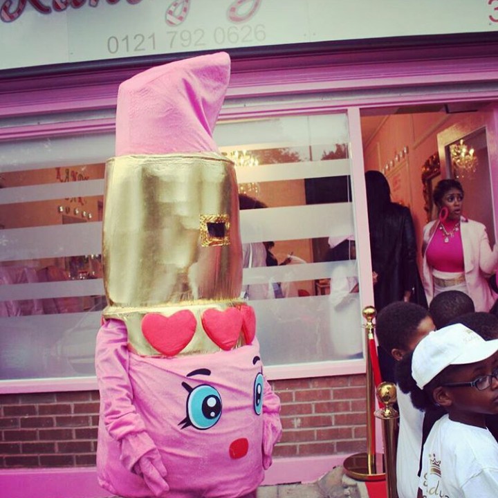 <p>'Singgasana' tempat si kecil dimanja. Gemas banget ya!  (Foto: Instagram @kandy_girl_kids_spa)</p>