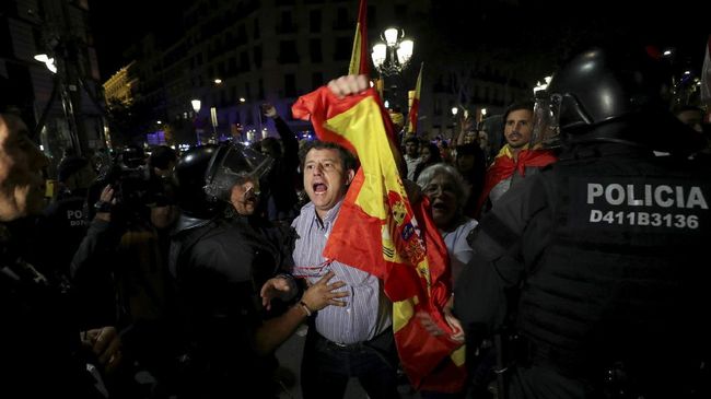 300 Ribu Orang Demo Menentang Kemerdekaan Catalonia 