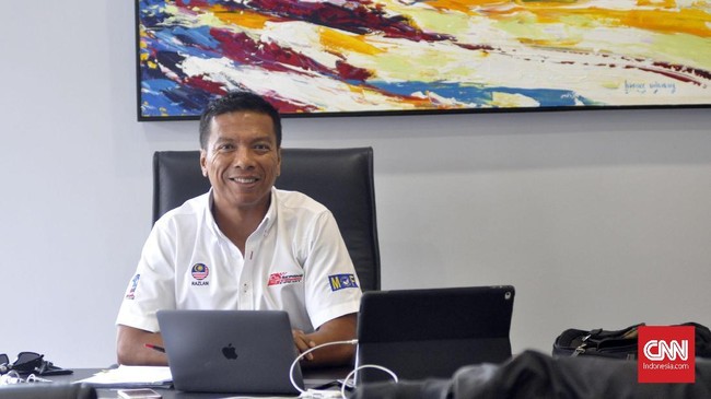 Berikut wawancara CNNIndonesia.com dengan Razlan Razali di sela MotoGP Mandalika soal rivalitas Indonesia vs Malaysia dalam kaca mata motorsport.