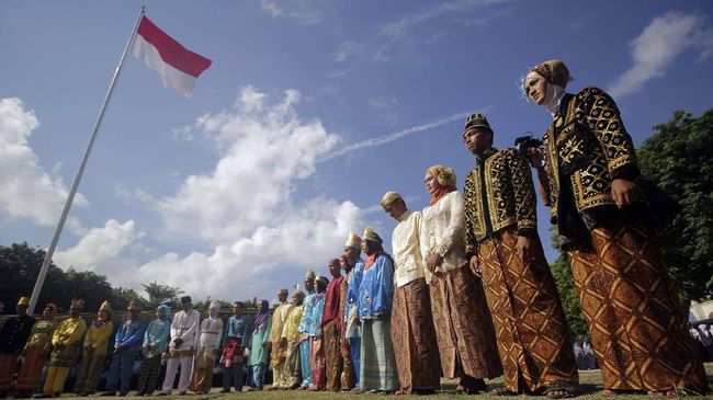 Peristiwa Sumpah Pemuda mengandung nilai luhur yang masih relevan diterapkan saat ini. Berikut nilai-nilai luhur yang terkandung dalam Sumpah Pemuda.