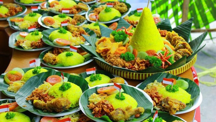 Jika Bunda sedang berusaha untuk menurunkan berat badan, sebaiknya hindari makanan-makanan berikut ini. Walaupun enak, tapi makanan ini bisa menimbun lemak.